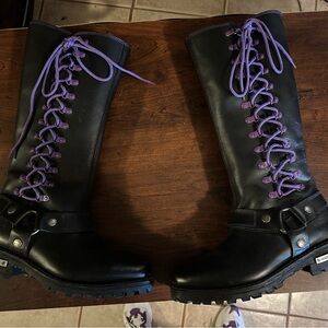 Milwaukee Leather LEATHER Black Motorcycle Boots with Purple Lacing like new!